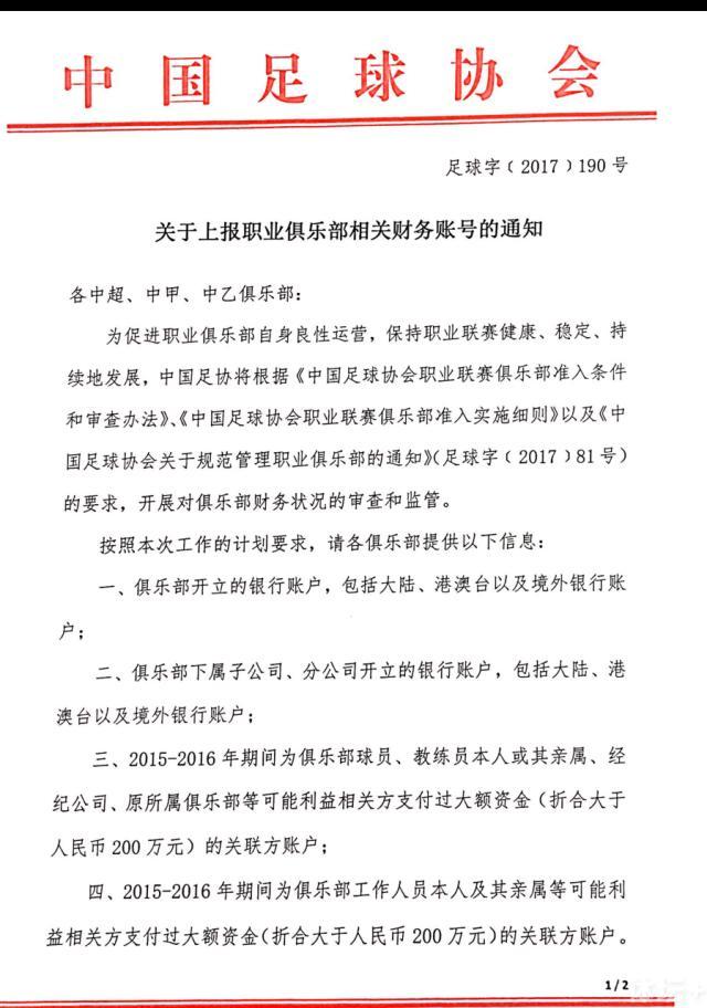 另外一场戏以交叉剪辑的体例对照着父子二人的分歧心情：儿子在挖空心思地给父亲写获奖考语，却发现很难给父亲这个名词给几个不掉面子的形容词，由于做着细微工作的人老是缺少堂而皇之的定语的；与此同时，父亲在接管媒体采访，从起先先容本身的只言片语成长到后来对以儿子为代表的学术现代派的进犯，累年的沉郁和不得志竟然爆发得如斯强烈，以致于此刻白叟的脸部神气都给人范进及第般疯颠的错觉。